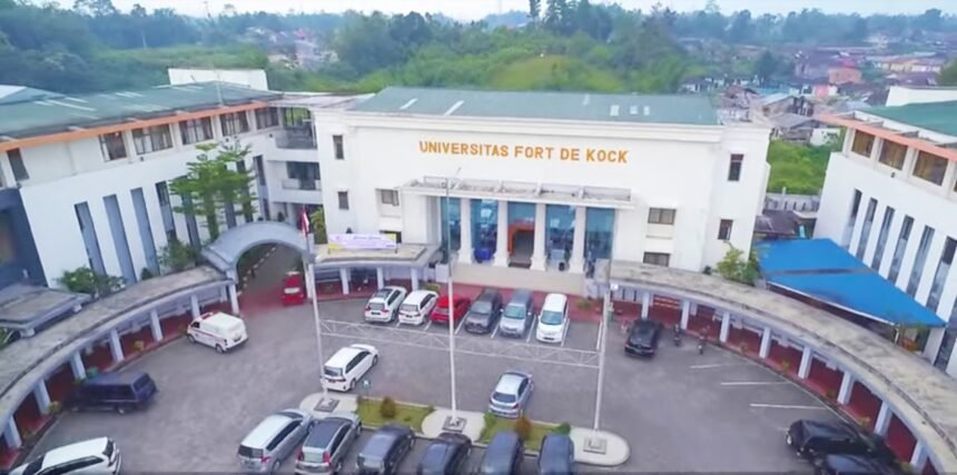 Universitas Fort De Kock